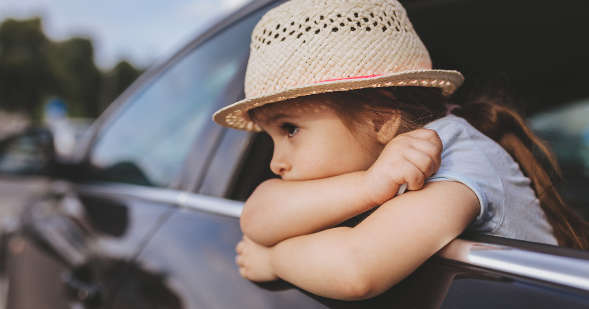 Vacances : comment gérer le mal des transports de mon enfant ?