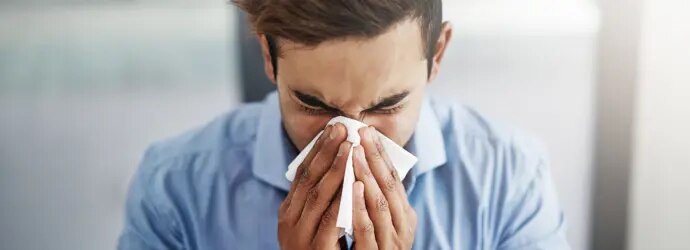 Pourquoi on éternue ? 5 causes d’éternuement et comment les arrêter
