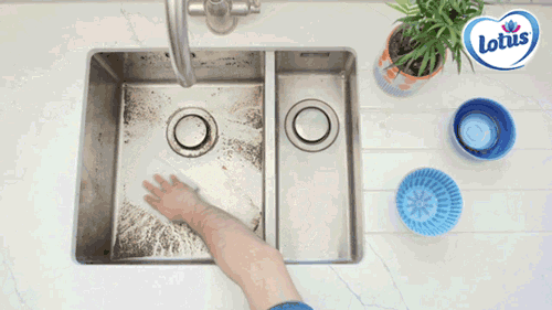 Wipe the stainless steel in the direction of the grain