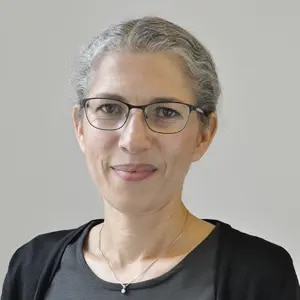 Portrait professionnel du Dr Isabelle Bénard, médecin généraliste consultante à The Medical Chambers Kensington